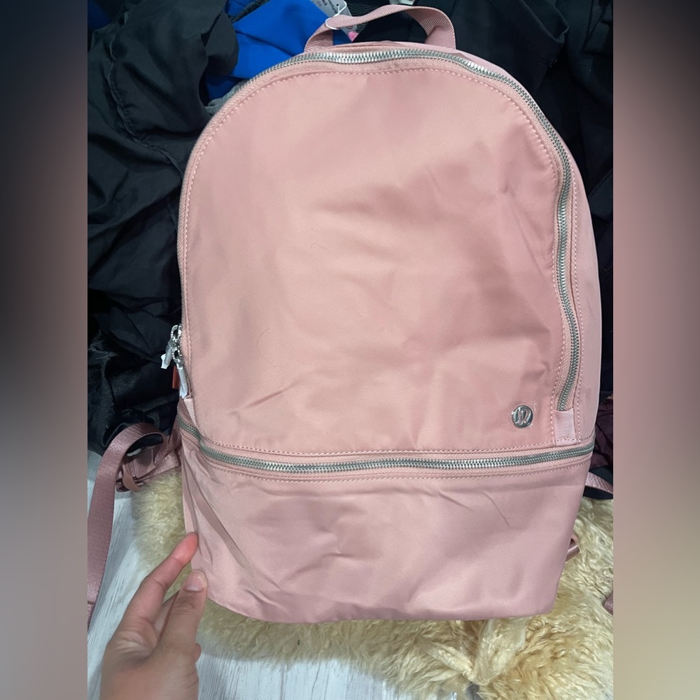 Lululemon city adventurer bag